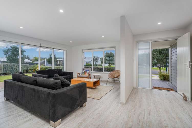 37 Longreach Drive Cooks Beach_2