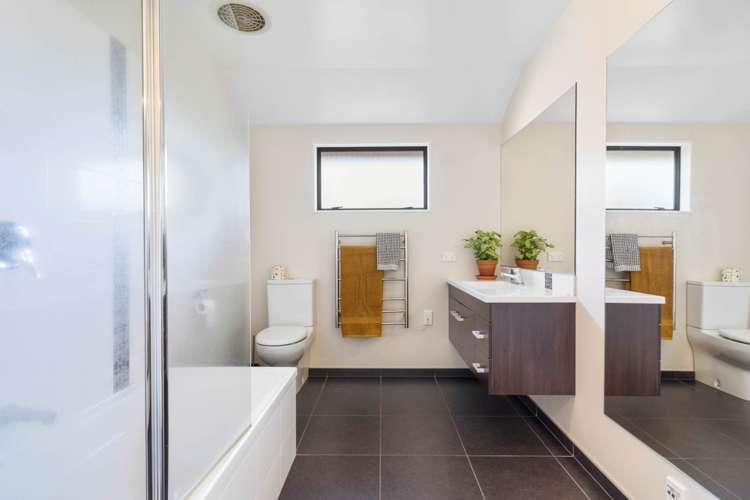 1/1 Riverview Road New Lynn_10