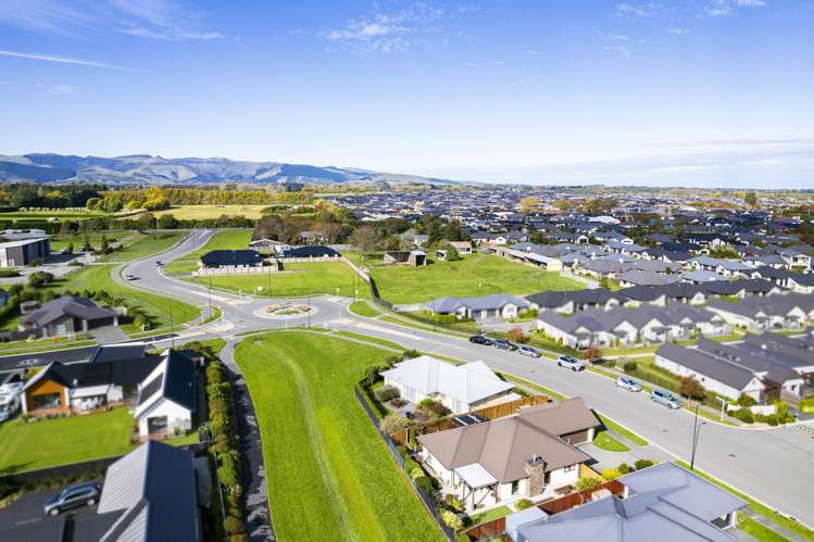 91 Carnaveron Drive Lincoln_23