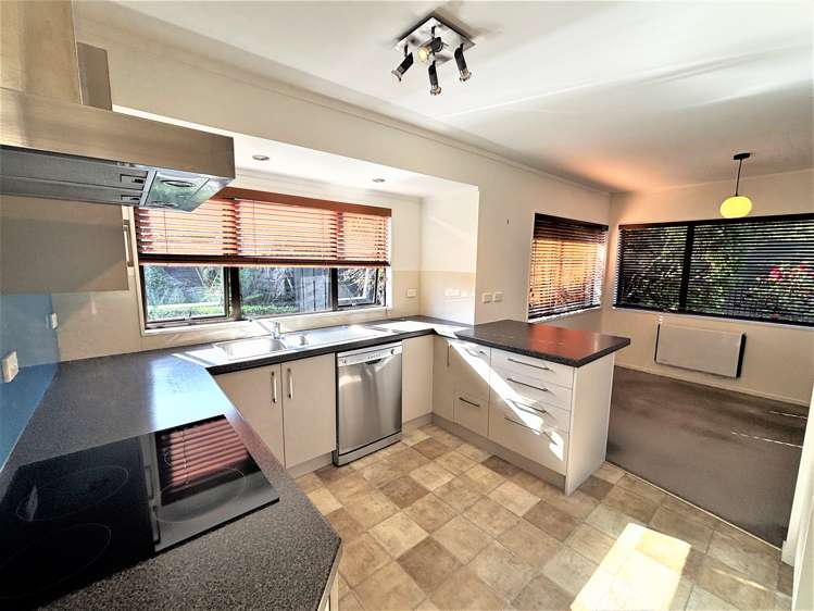 2/79 Mirrabooka Avenue Botany Downs_4