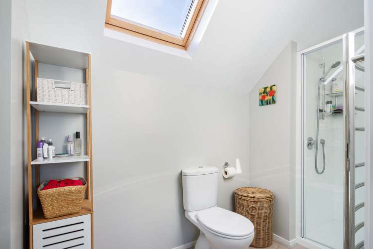 83a Apu Crescent Lyall Bay_14