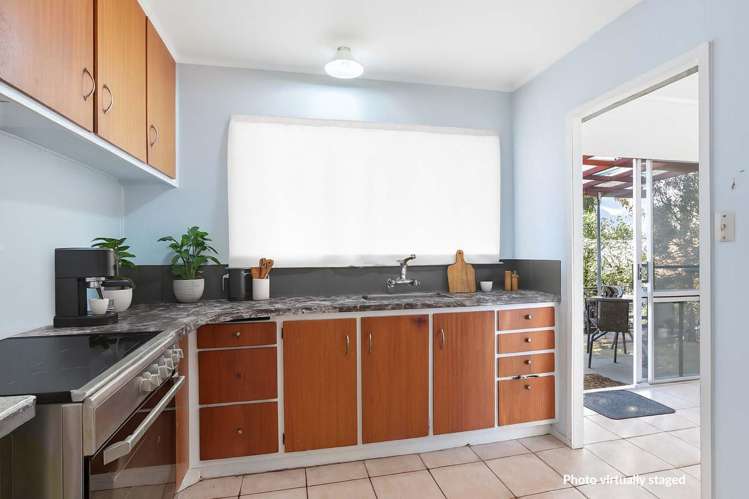 2/50 Te Kanawa Crescent Henderson_4