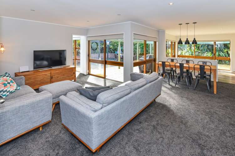 4 Muirfield Street Wattle Downs_12