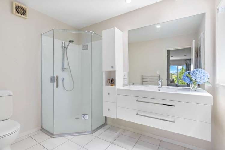 2 Lister Street Point Chevalier_18