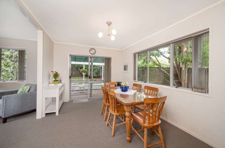 30 Pinewood Grove Botany Downs_8