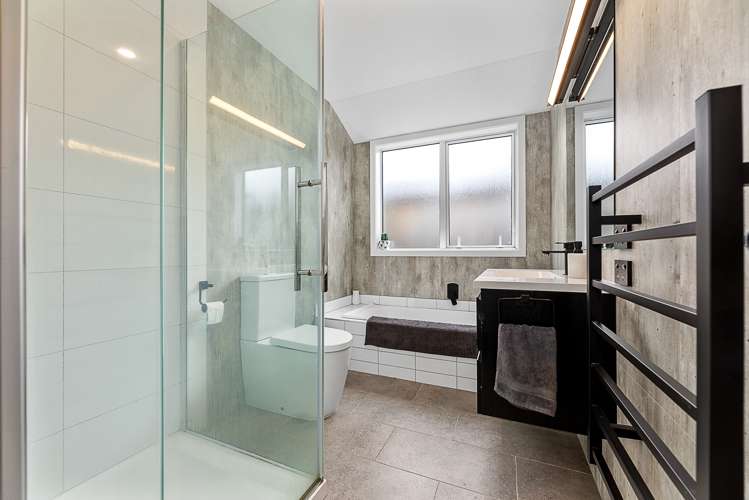 6 Catalina Crescent Burleigh_10