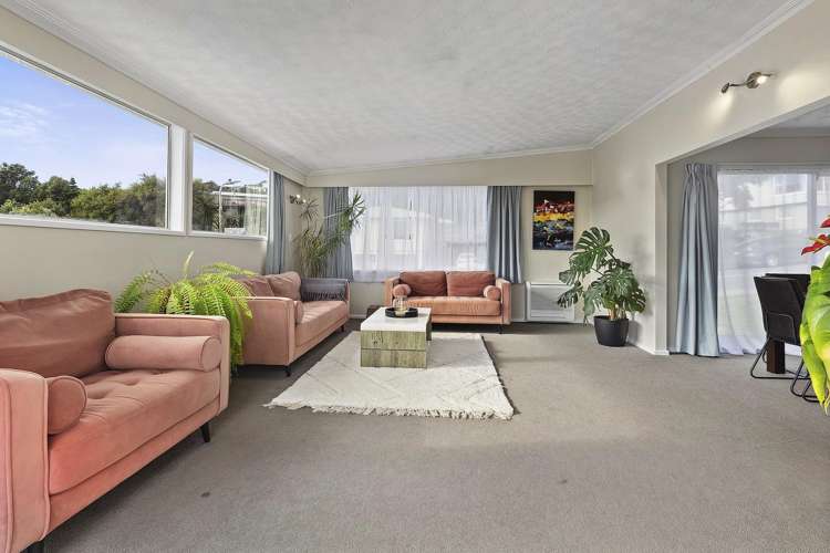 15 Brora Crescent Papakowhai_3