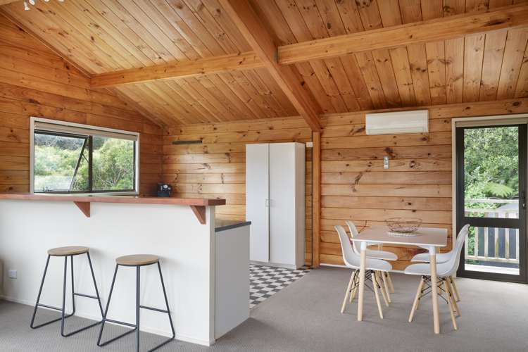 37c Ocean Road Surfdale_8