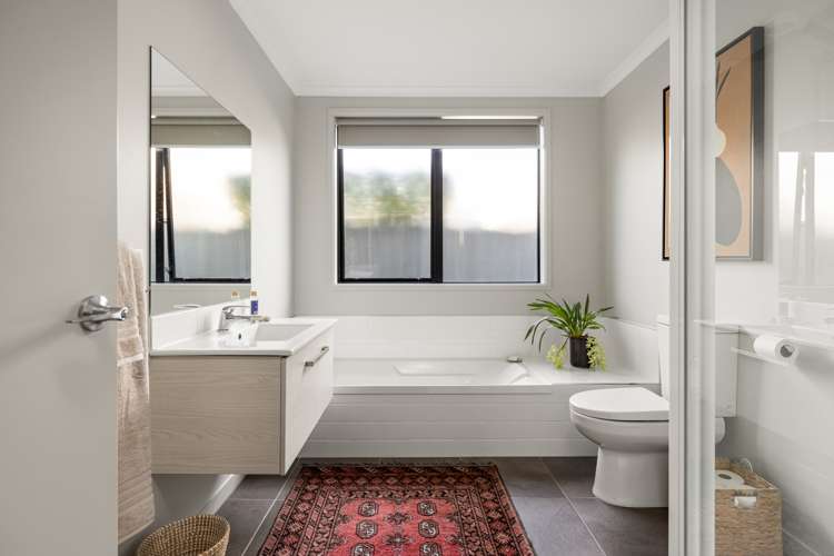 2 Sable Lane Pyes Pa_8