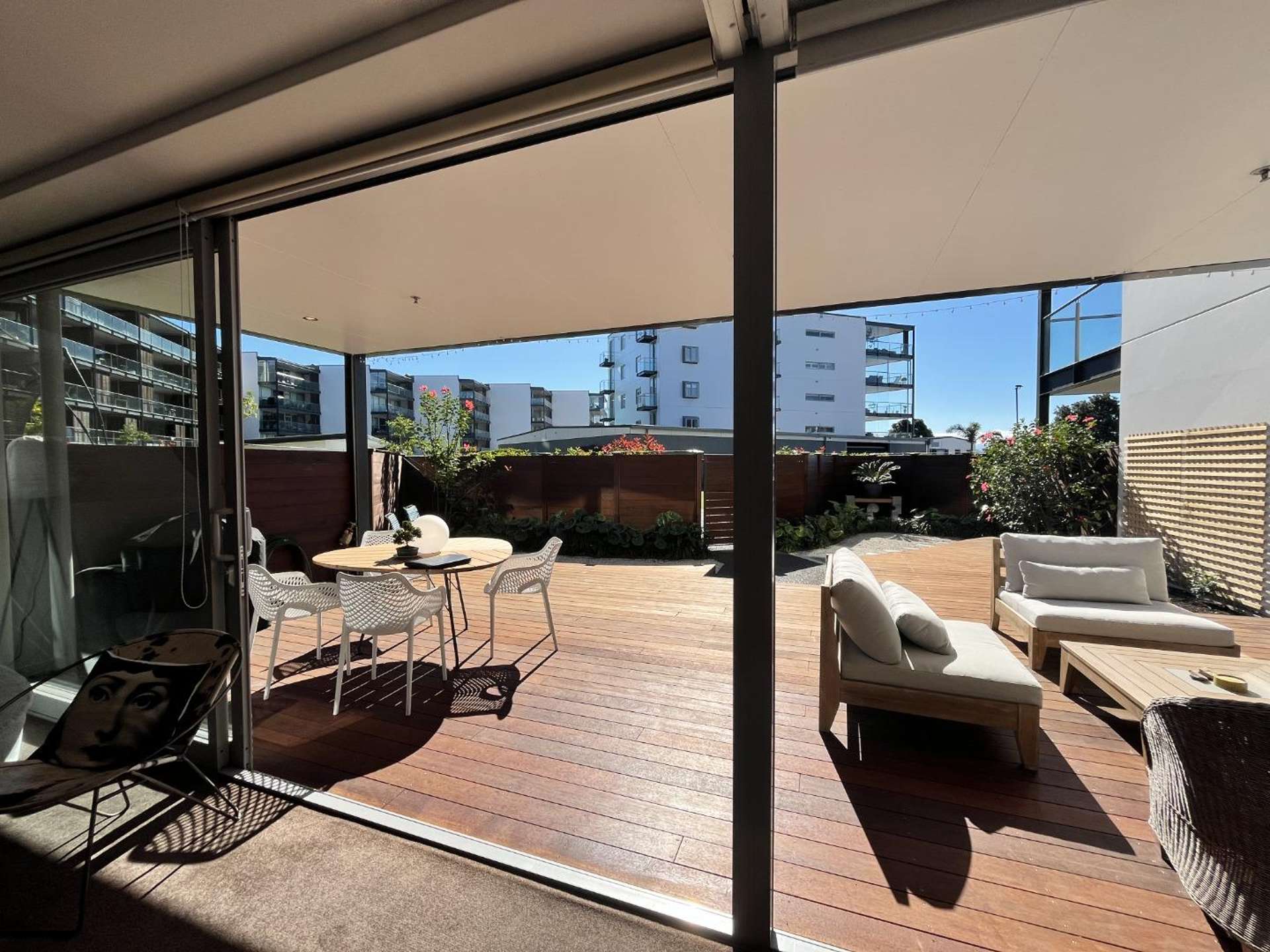 D103/14 West Quay 10777_0