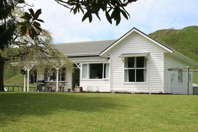 1756 Rawhitiroa Road Eltham_13