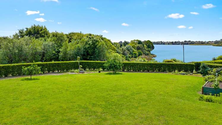 20 Pescara Point Karaka_0