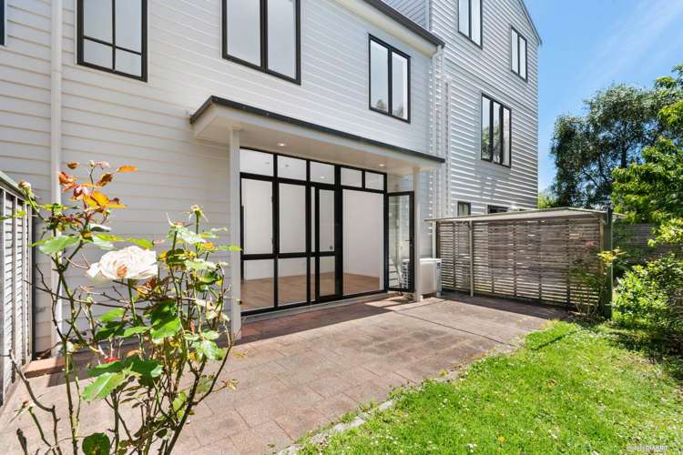 83/1 Ambrico Place New Lynn_1