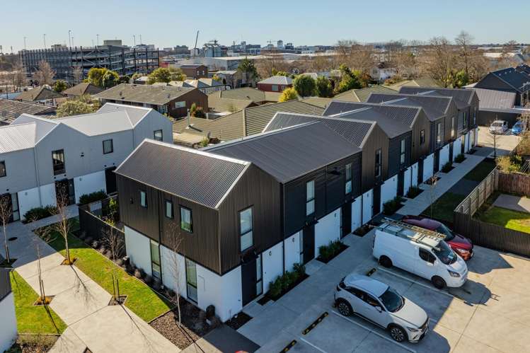 10/9 Grove Road Addington_19