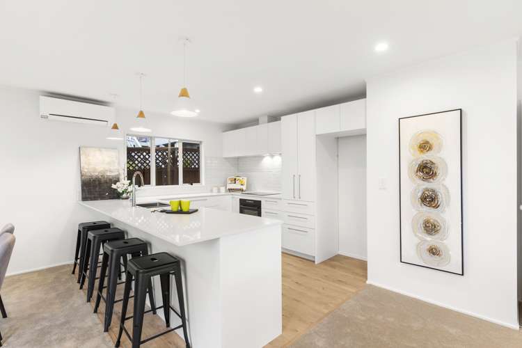 2/893 Beach Road Waiake_7