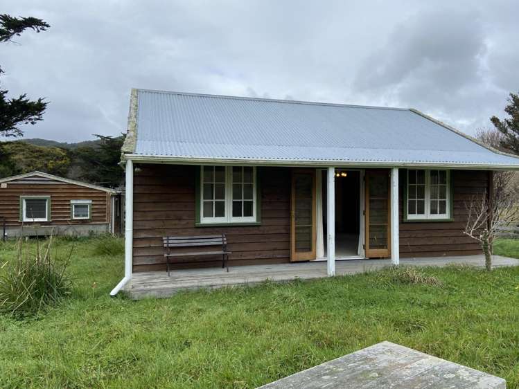525 Muritai Road (Cottage)_0