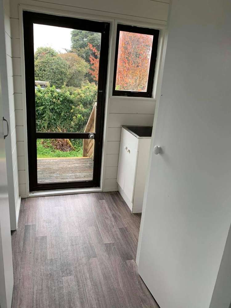 18a Leslie Ave 11073_2