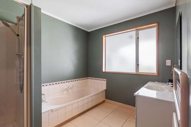 238 Beach Road East Elgin_15