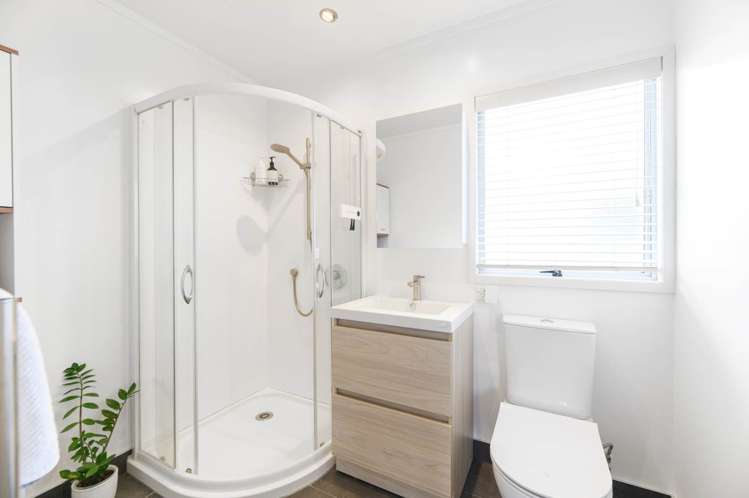 1/375 Wairau Road Totara Vale_12