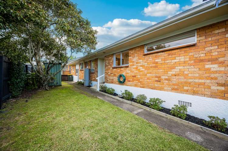 2/14 Rowan Terrace Te Atatu South_16