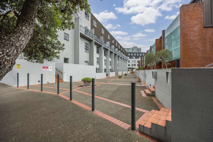 321/57 Mahuhu Crescent_0