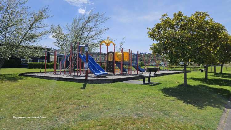 84 Montgomery Crescent Kinloch_11