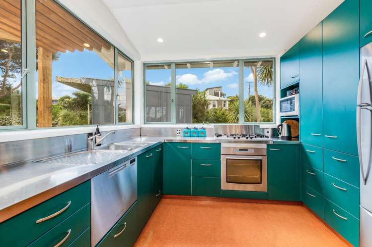 137 Wellington Road Paekakariki_6