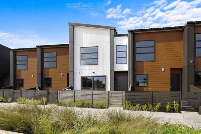 Architectural 3-Bed Living on Freehold Title