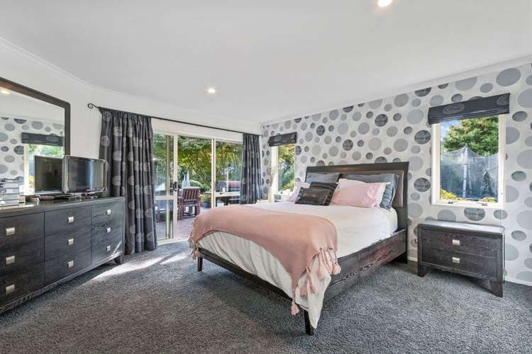 65 Travis Country Drive Burwood_11