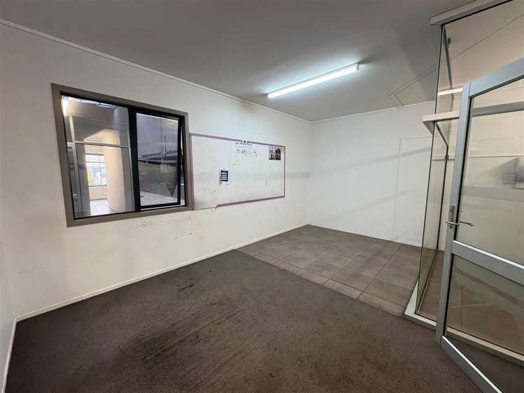 2/27 Cain Road Penrose_4