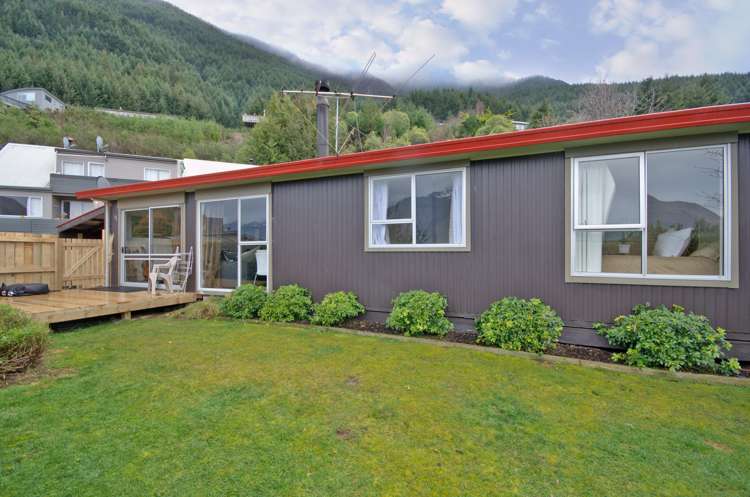 17c Arawata Terrace Fernhill/Sunshine Bay_20