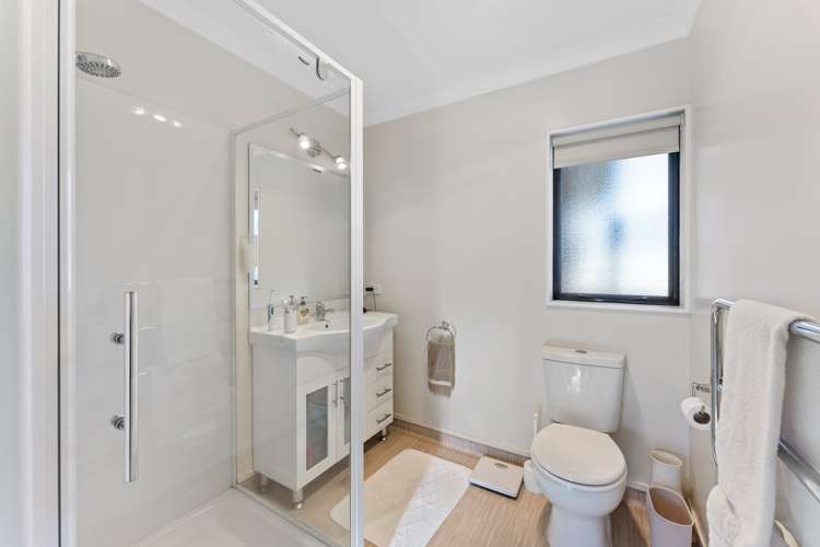 30 Ian Peter Way Otaki_15