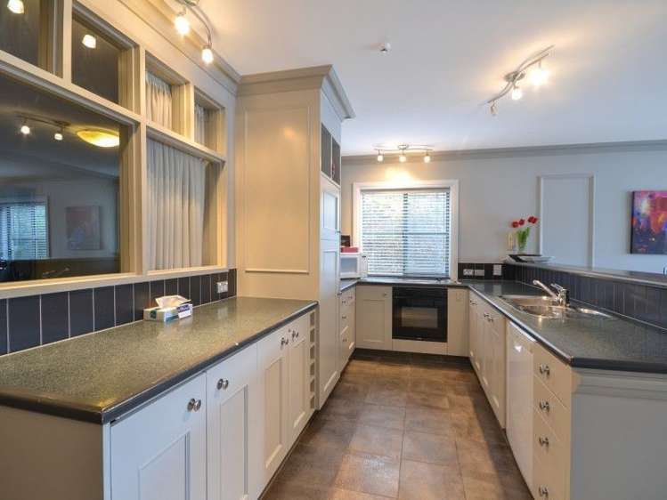 13/109 Beach Street Queenstown_6