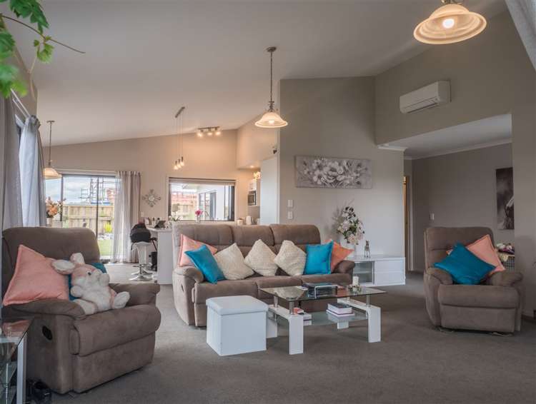 49 Fairose Drive Richmond_2