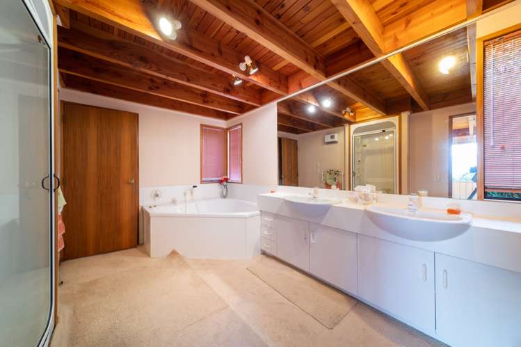 128 Wynyard Crescent Fernhill/Sunshine Bay_14