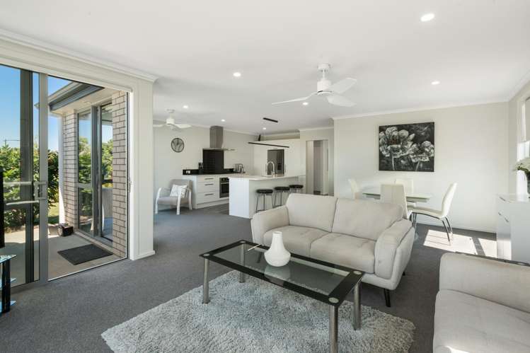 7 Eastbank Drive Katikati_2