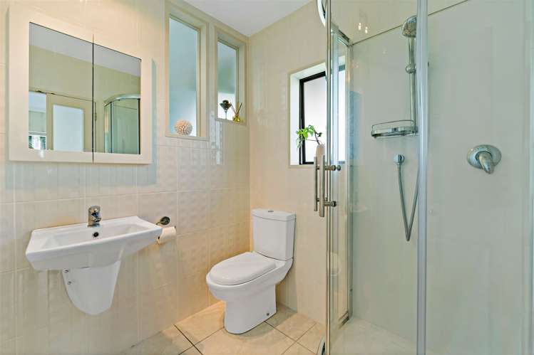 2/160 Stapleford Crescent Browns Bay_18