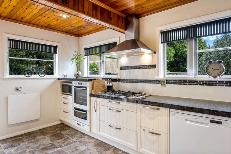 33 Peel Place Wainuiomata_6