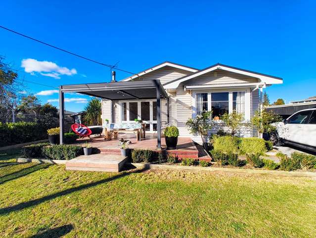 Charming 3BR Home with Garden!