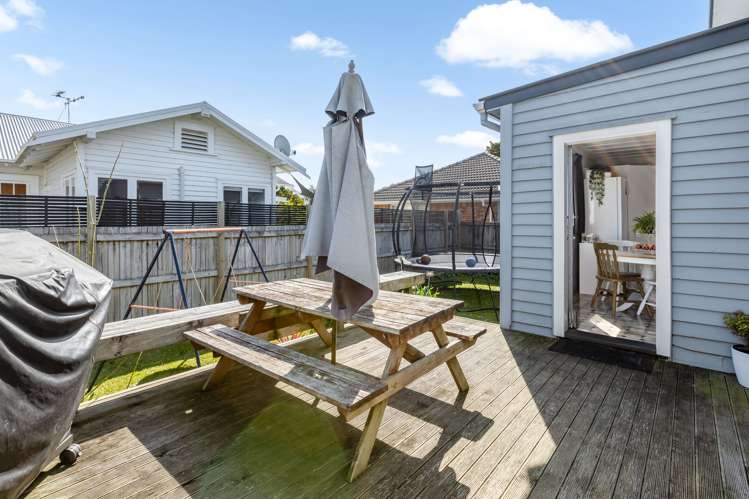 391 Dey Street Hamilton East_16