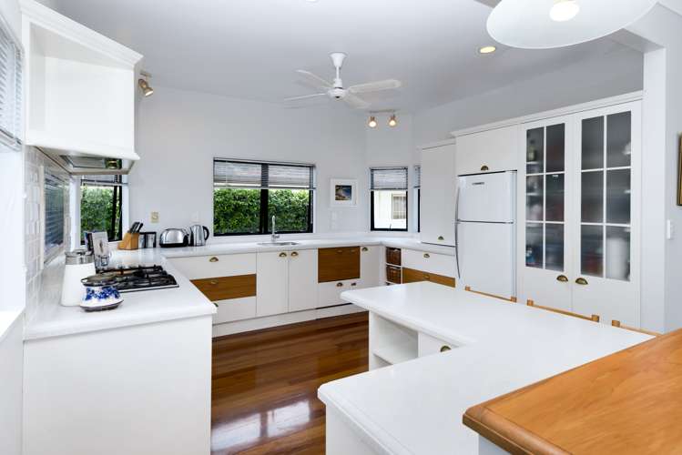 2/7 Hostel Access Road Eastern Beach_8