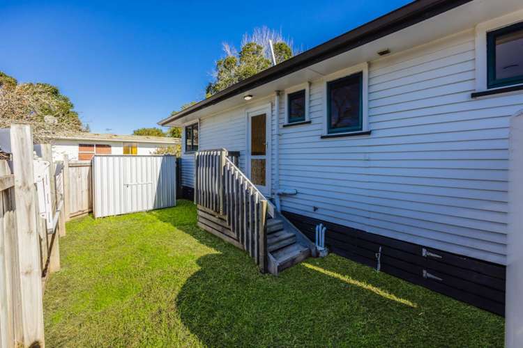 14A Finlow Drive Te Atatu South_13