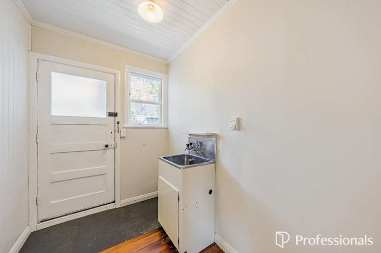 2 Churton Crescent Taita_14