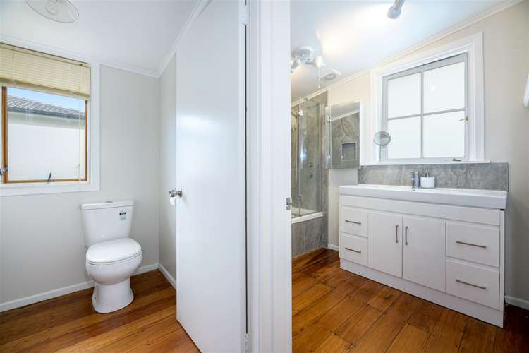 2 Bayside Avenue Te Atatu Peninsula_14