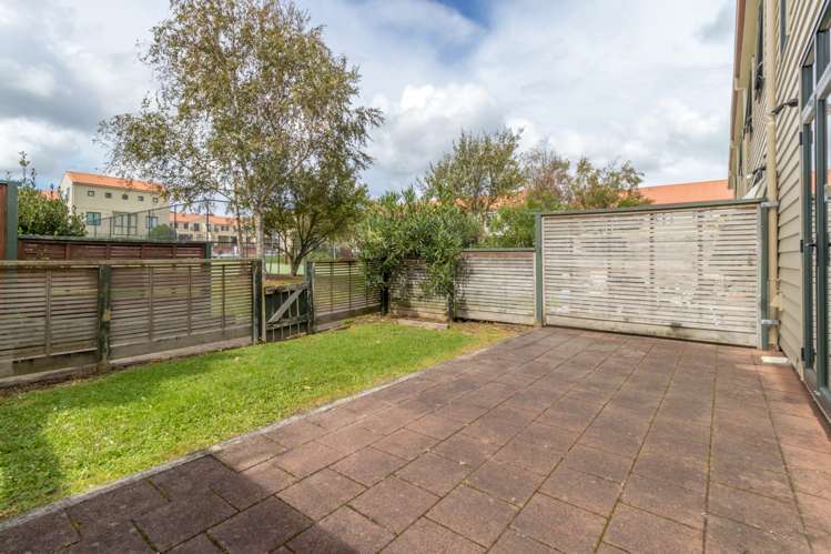 97/1 Ambrico Place New Lynn_12