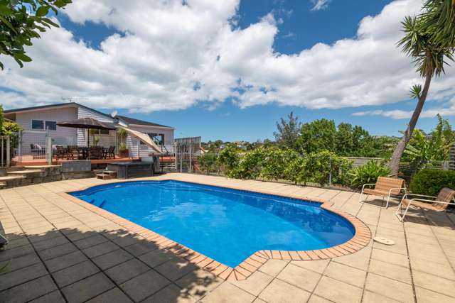 Full Site - Pool - Sea Views!