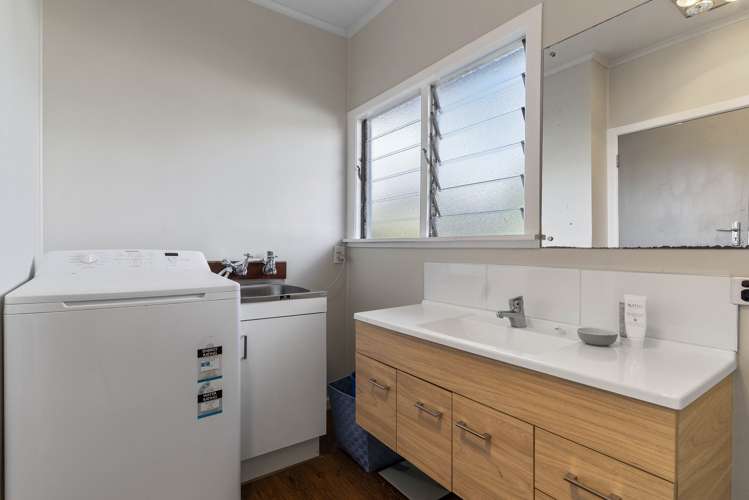 64 Yeovil Road Te Atatu Peninsula_13