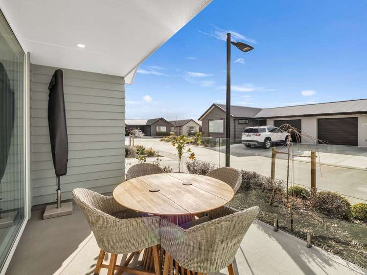 214/30 Bob Robertson Drive Woodend_4