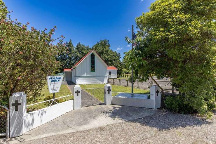 Harcourts agent Heatha Edwards recently sold a couple of sheds in Takapau to retirees for under <img50,000. Photo / Supplied