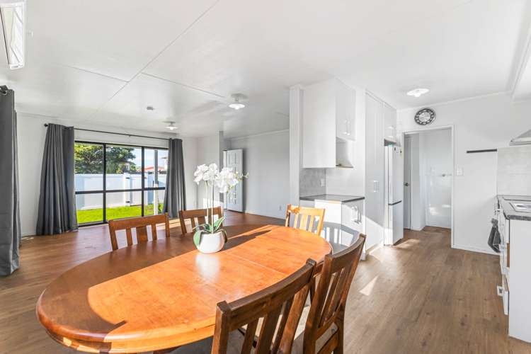 84 Maplesden Drive Clendon Park_12